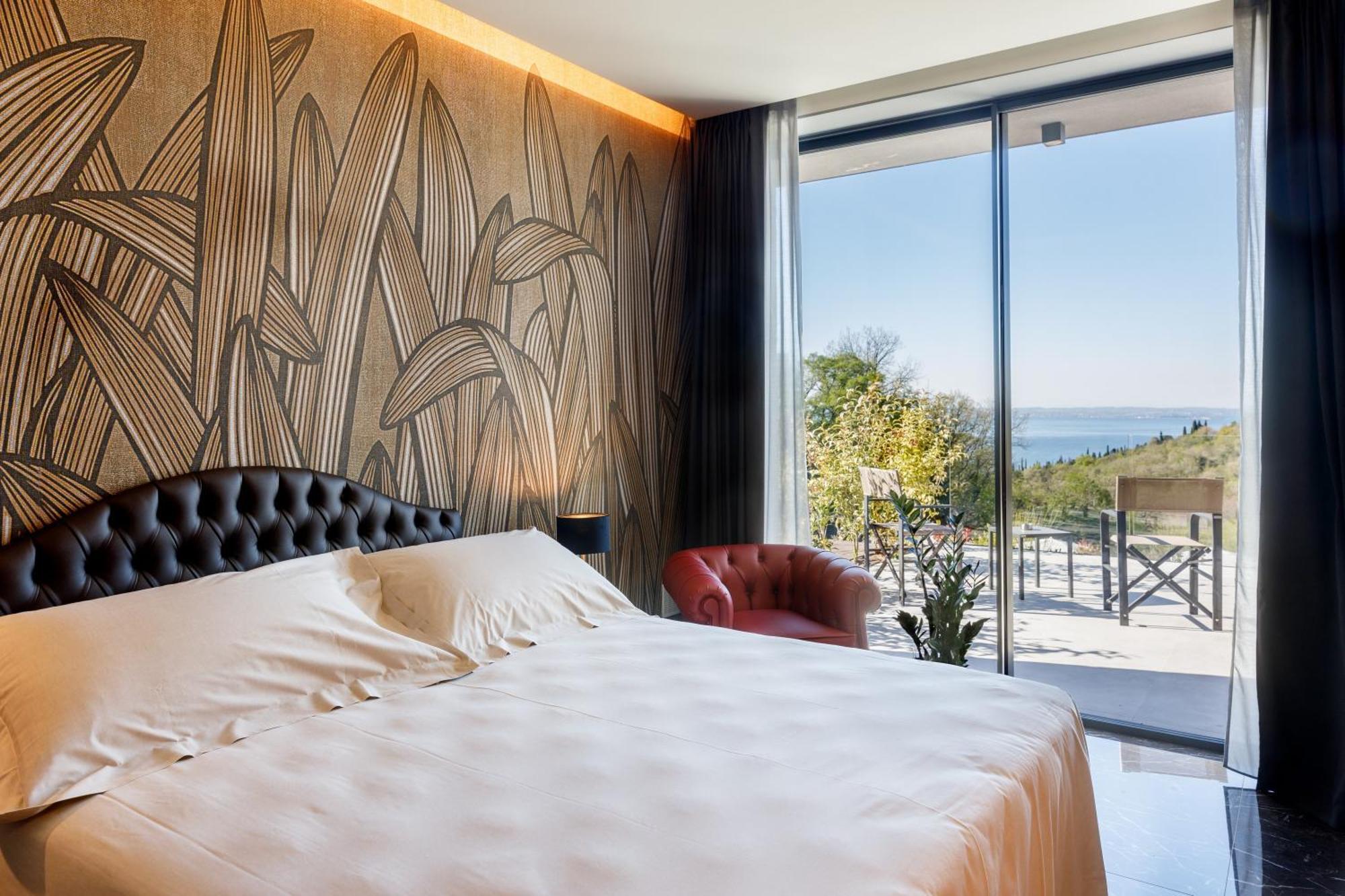 Hotel Deville & 2*