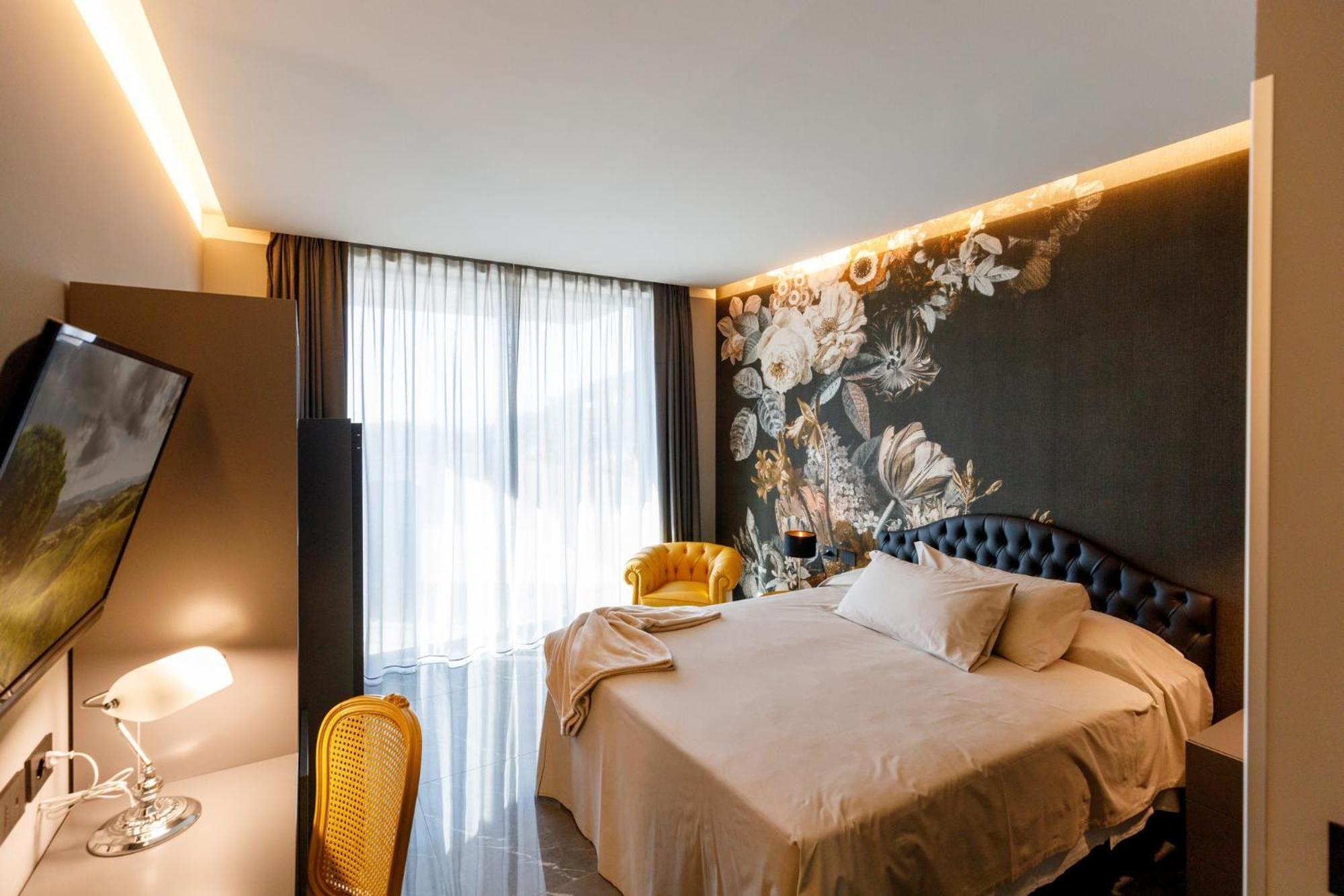 Deville & Hotel