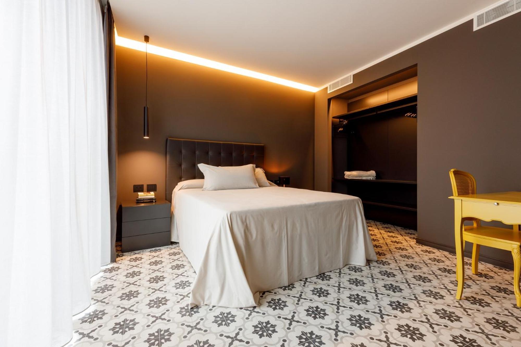 Deville & Hotel Costermano