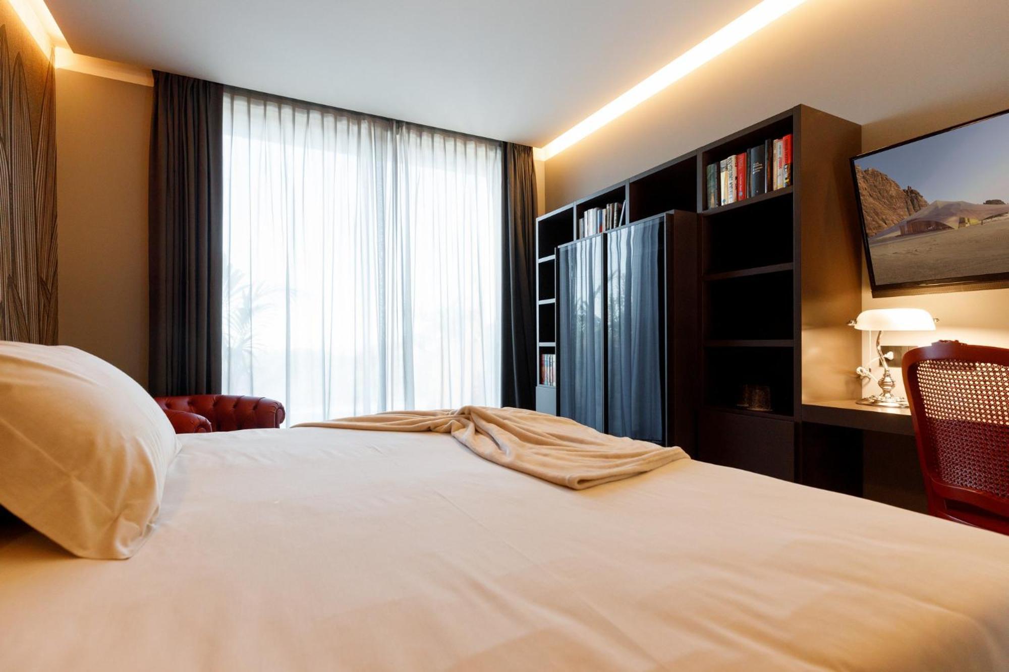 Hotel Deville & Costermano